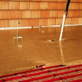 Характеристики на система за топла пода с помощта на метални разсейващи плочи